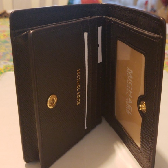 Micheal Kors Wallet - Picture 3 of 6